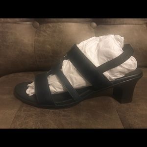Black Leather Munro American Slingback Sandals
